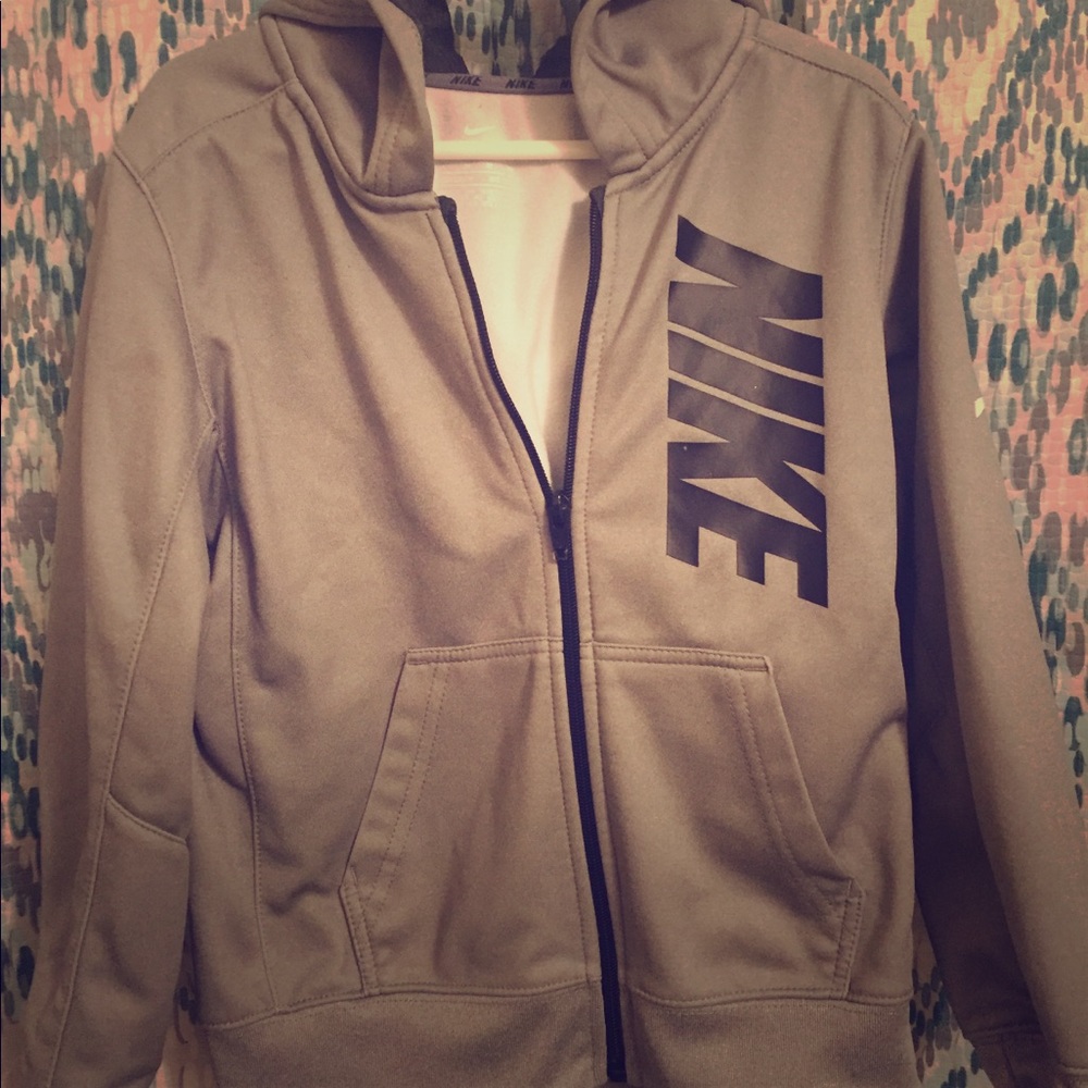 Grey Nike top (Medium)